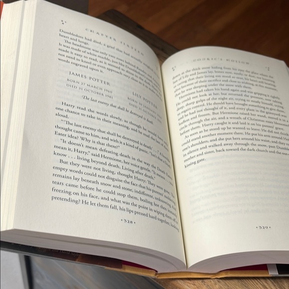 Harry Potter and the Deathly Hallows Hard Cover Book - Picture 5 of 9